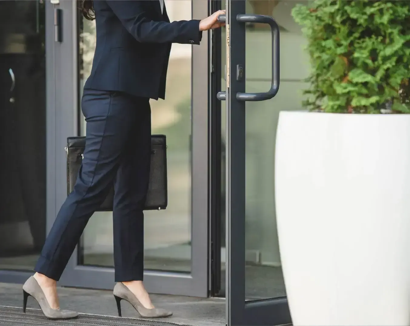 what is the role and responsibilities of a hotel operations manager