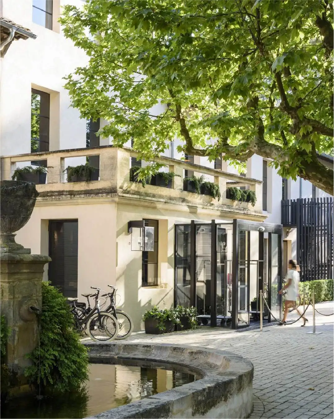 Les Lodges Sainte Victoire Portrait body image - 1076x1352-50