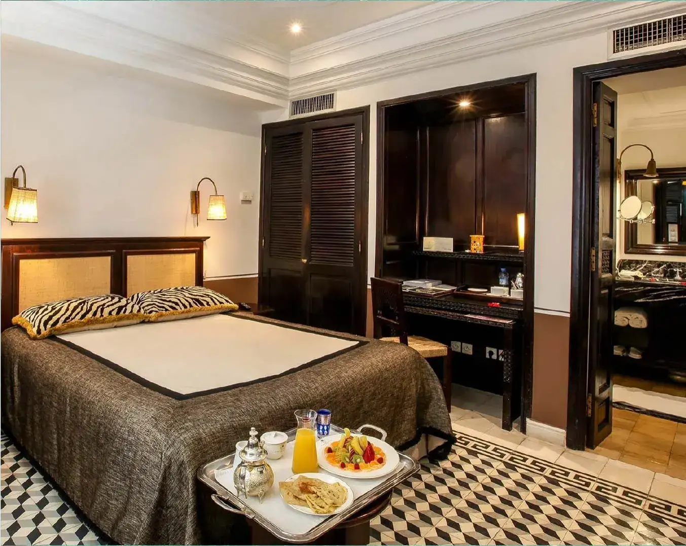 L’Heure Bleue Palais Website body Image 1 1076 x 1352-50