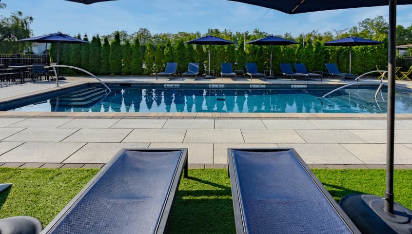 Hotel Dylan Pool