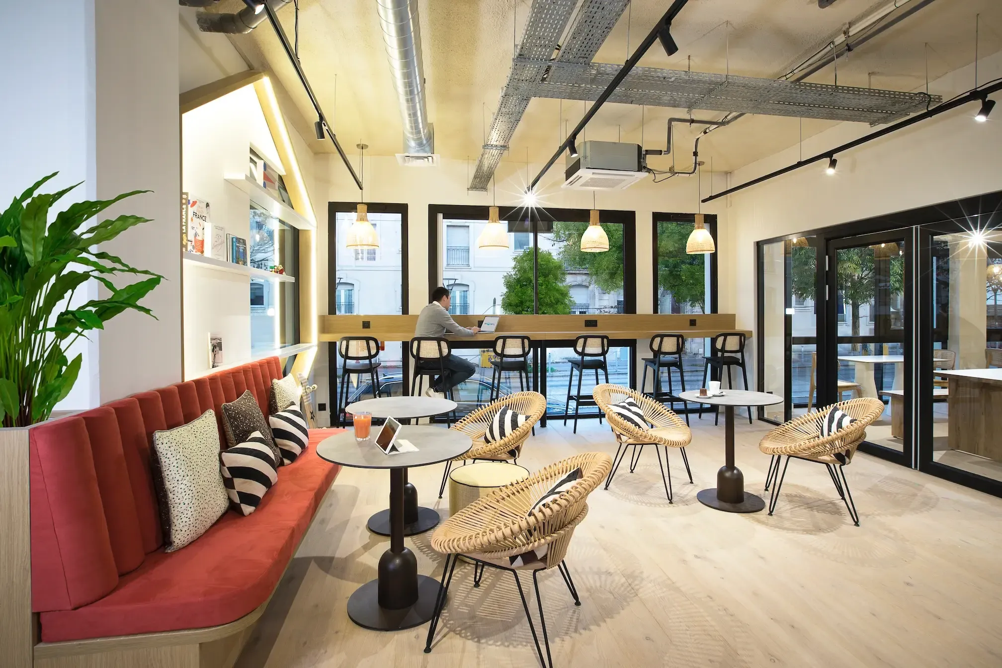 Life Hotels.webp