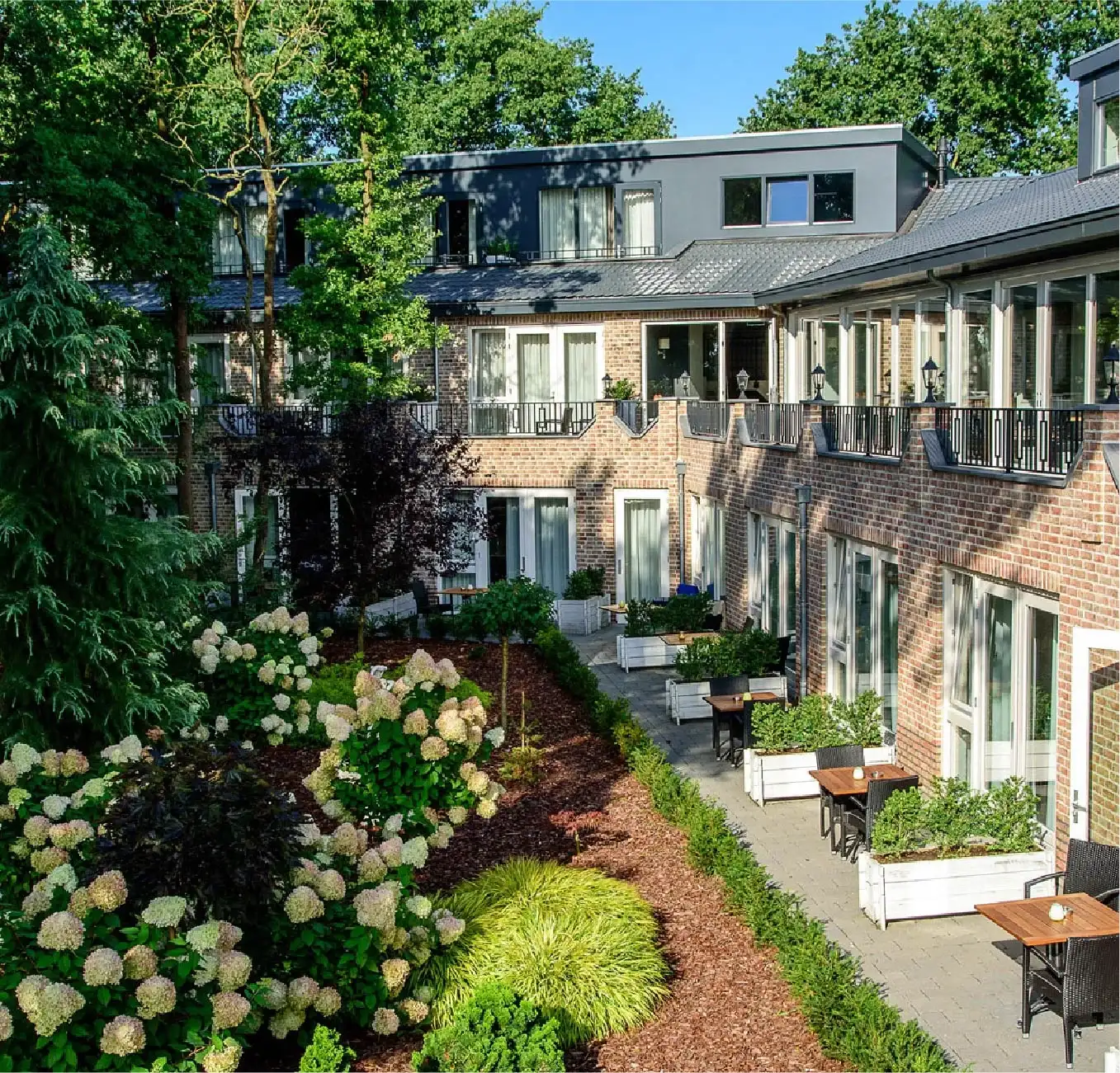 Hotel Maashof Square image next quotes- 1356x1300-50