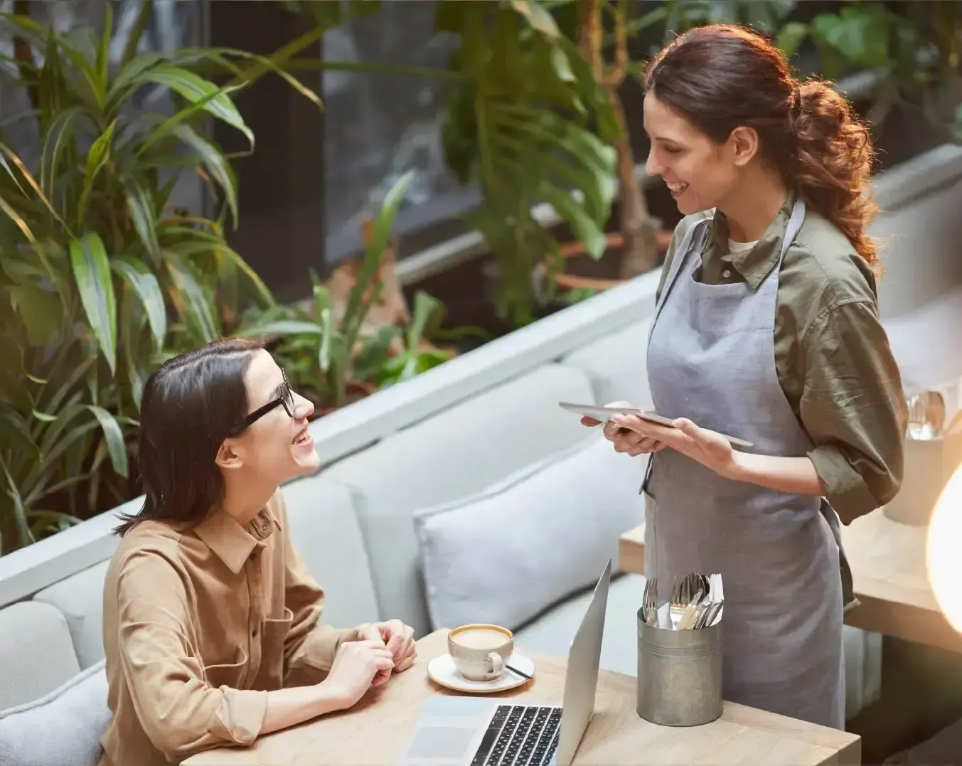 What is the difference between customer service and customer experience