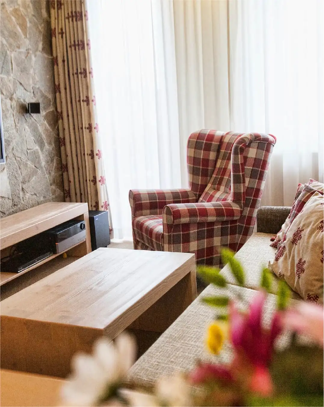 Portrait body image - 1076x1352-50-Jun-16-2022-01-20-38-87-PM