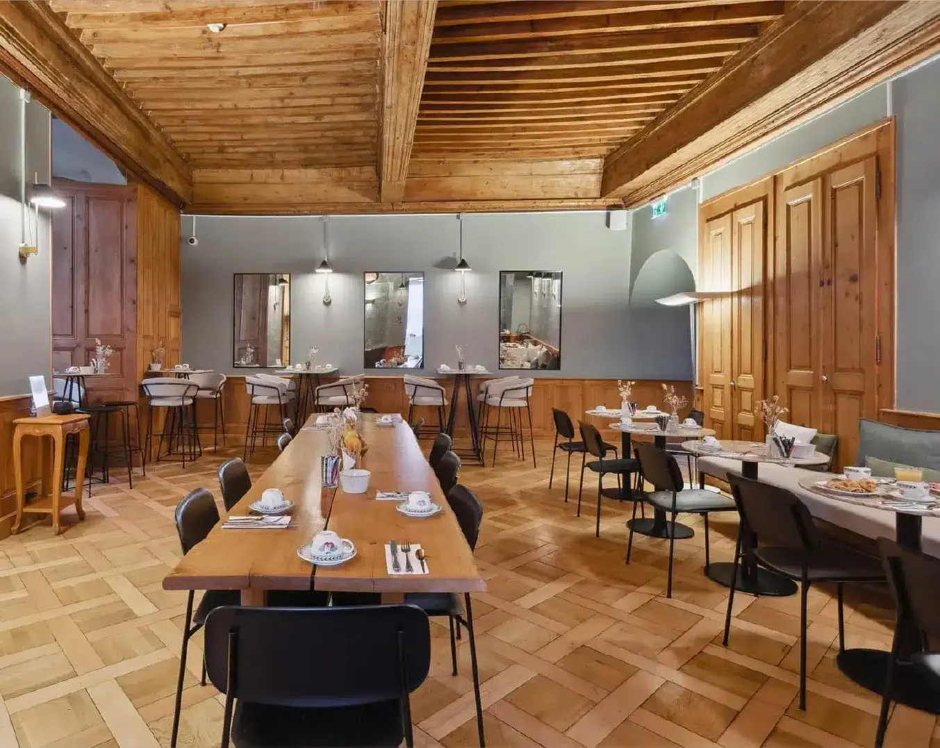 La Couronne Website body Image 2 1352 x 1076-50