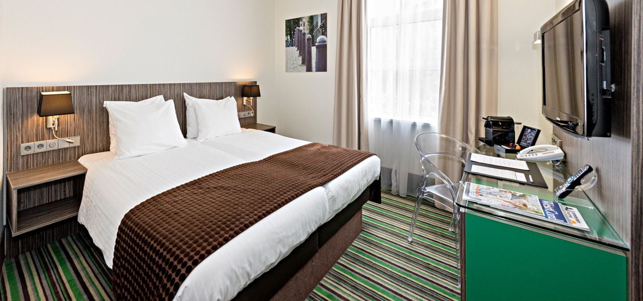 cosy-twin-room-cityview-city-centre-hotel-amsterdam.jpg