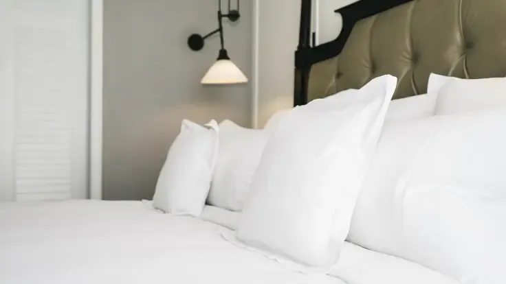 hotel room amenities ideas to impress guests