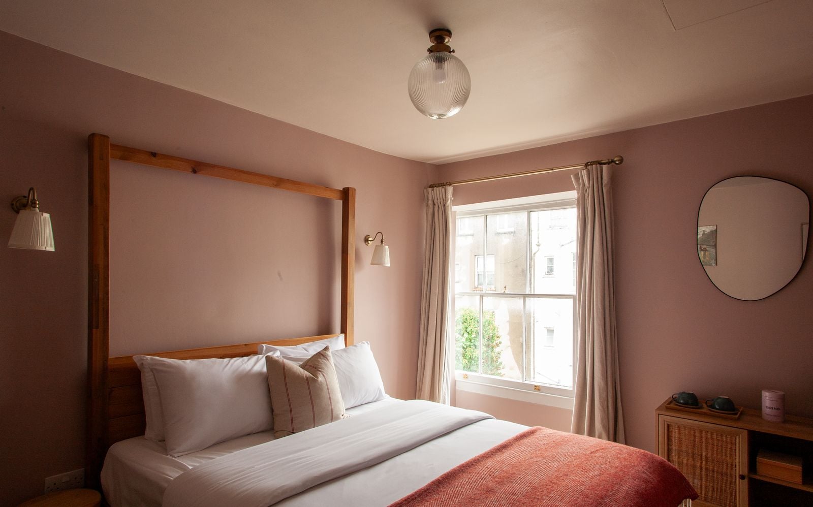 hotel-room-pink-1.jpg