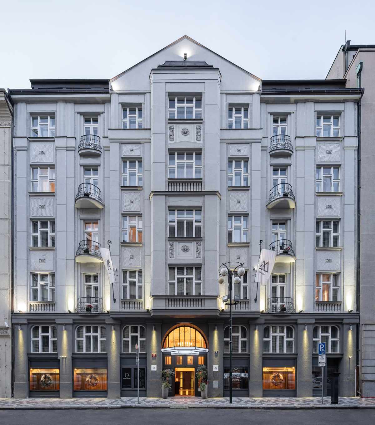 hotel_facade_150KB.jpg