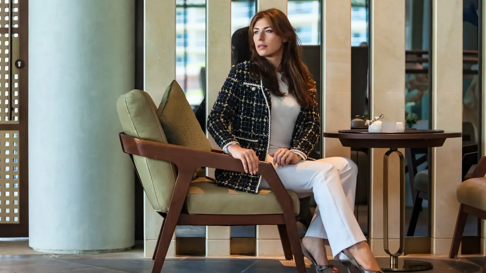 how to run a hotel business