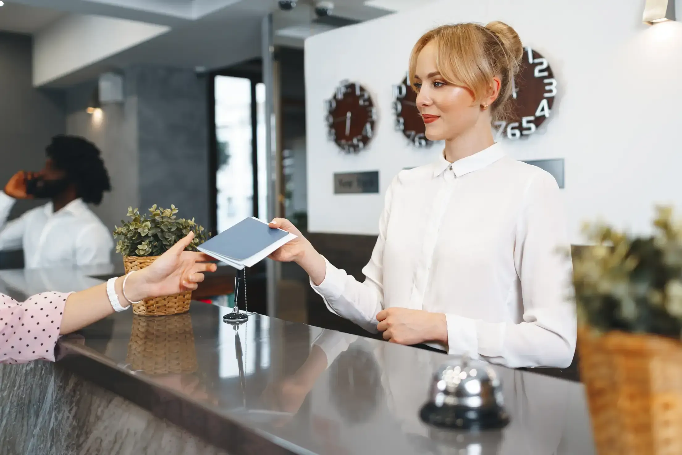 Wer muss einen Meldeschein im Hotel ausfüllen