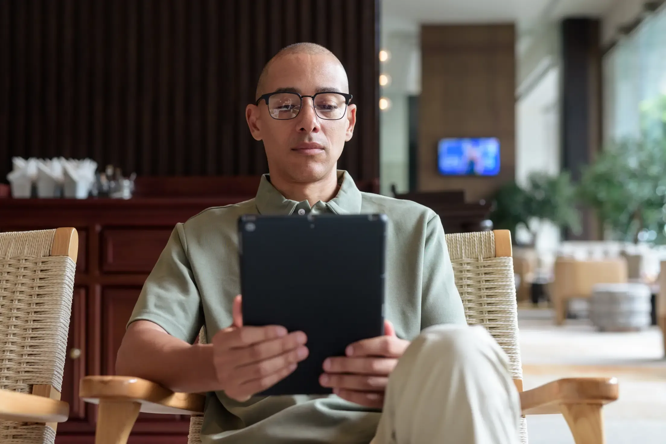 What does hotel revenue data analytics focus on