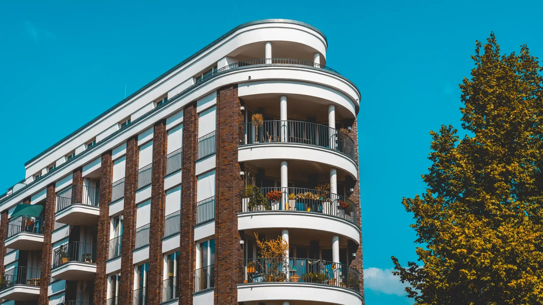 what is an aparthotel