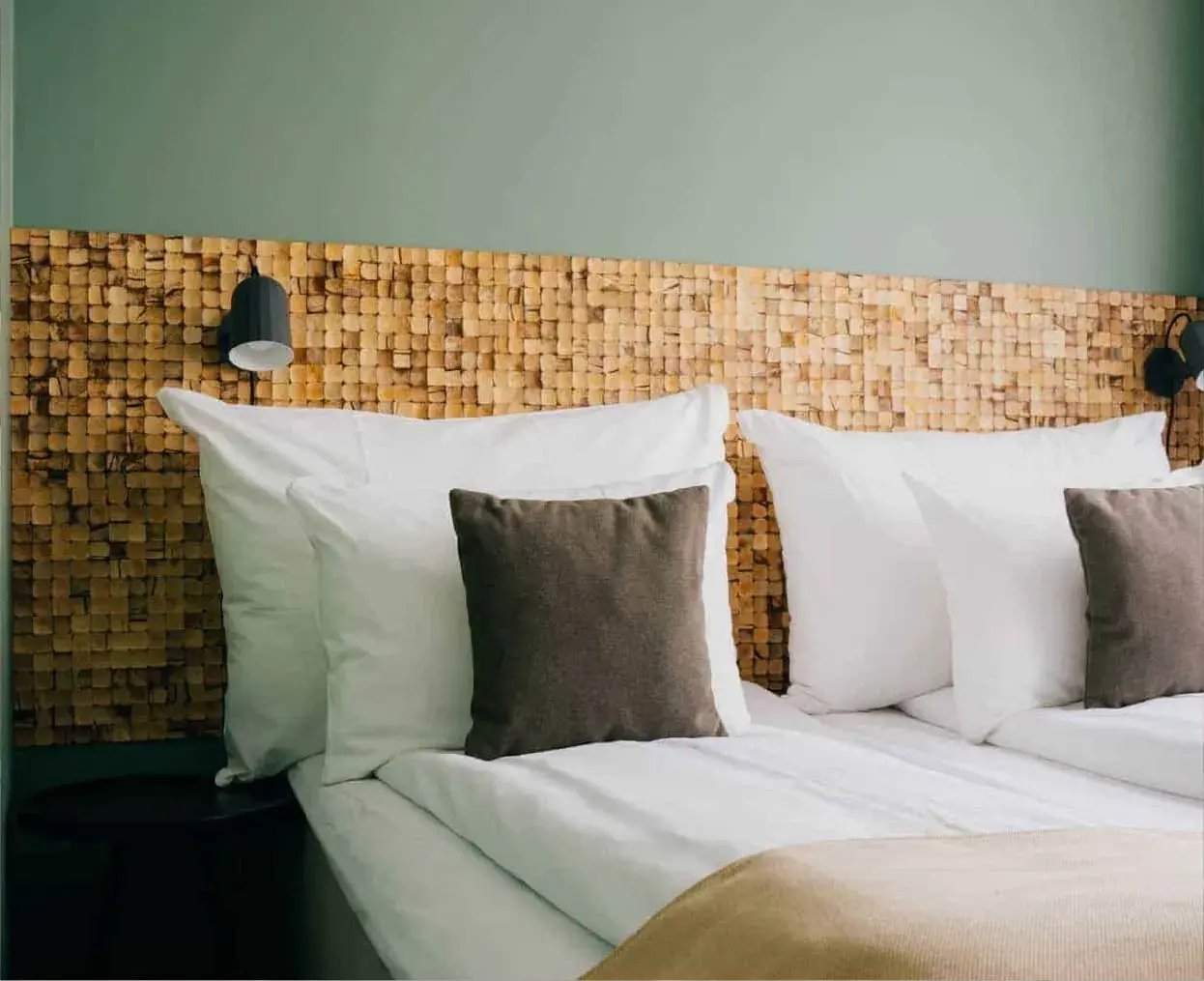Kronen Hotels  Hero - 1245x1014-50