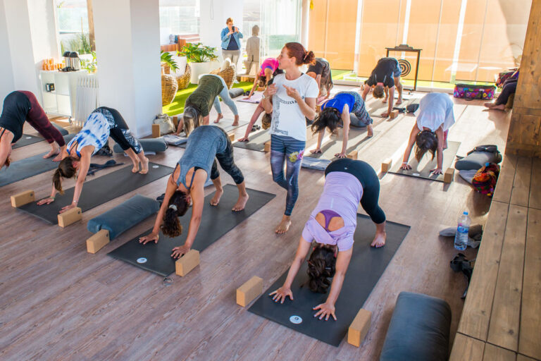 Bristold Sunset Beach yoga