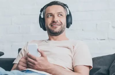 The top 20 must-listen hospitality podcasts for hoteliers in 2026 thumbnail