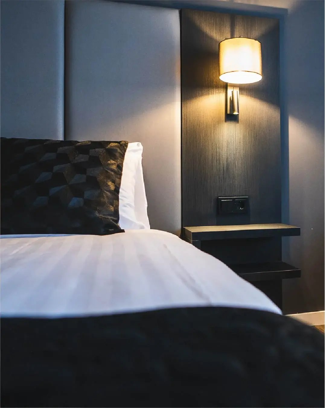 Hotel Maashof  Portrait body image - 1076x1352-50 