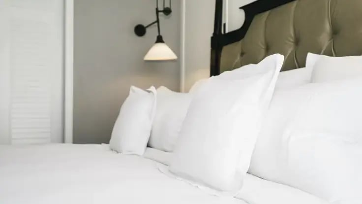 hotel room amenities ideas to impress guests