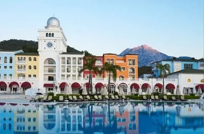 diferencia entre hotel y resort