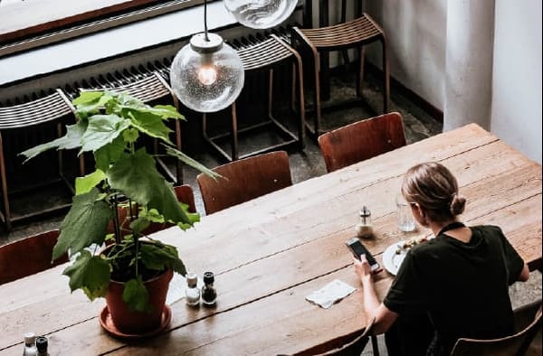 What different ways to pay must your hotel payment solution offer? hero image